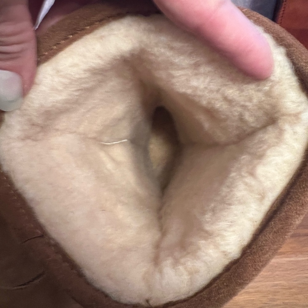 Woman’s SZ 9, Bearpaw, tan, suede leather, snow boot. - Picture 3 of 11